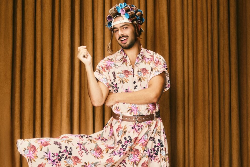 pedro-sampaio-faz-homenagem-a-paulo-gustavo-e-conta-reacao-de-dona-dea