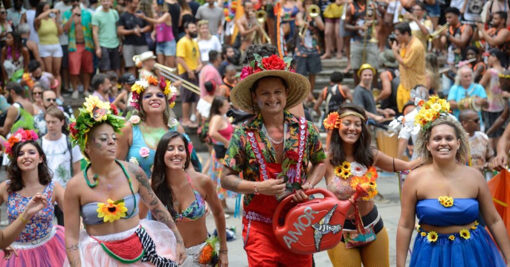 segurar-o-xixi-no-carnaval:-veja-os-perigos-para-o-corpo