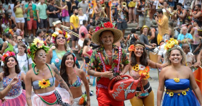 segurar-o-xixi-no-carnaval:-veja-os-perigos-para-o-corpo