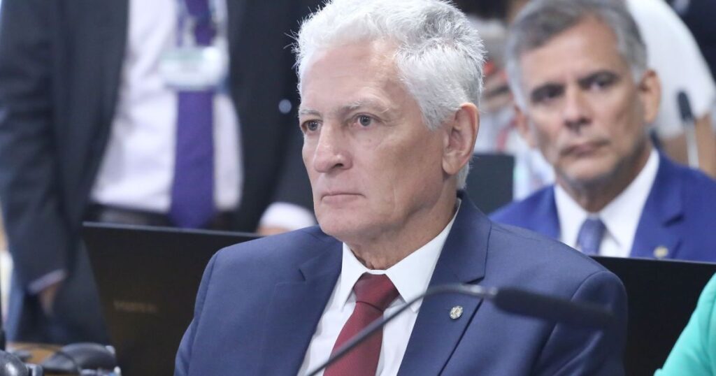 justica-manda-deputado-se-retratar-por-montagem-de-bolsonaro-com-vorcaro