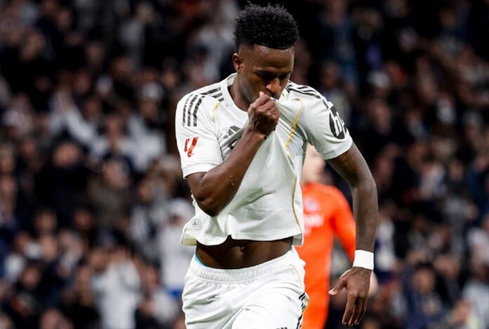 vini-jr.-faz-dois,-real-madrid-goleia-e-assume-a-lideranca-do-espanhol
