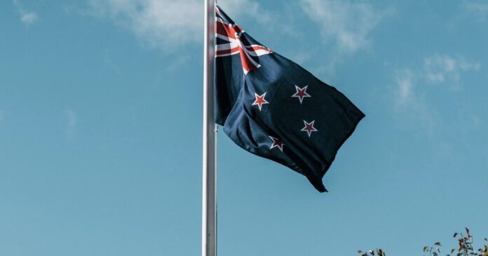 nova-zelandia-em-alerta-para-mais-inundacoes-apos-estrada-colapsar-e-morte