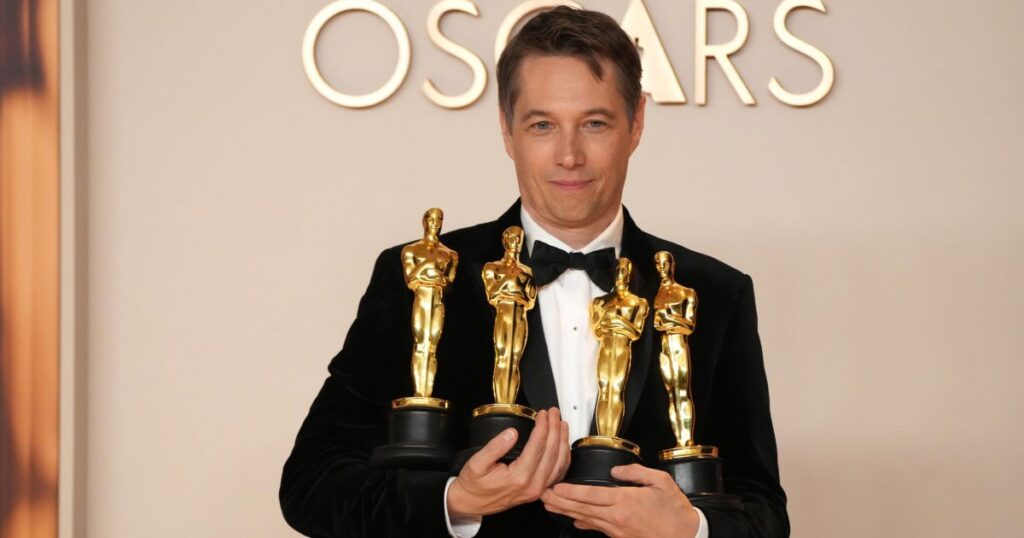 sean-baker,-diretor-de-“anora”,-fala-sobre-proximo-filme:-“carta-de-amor”