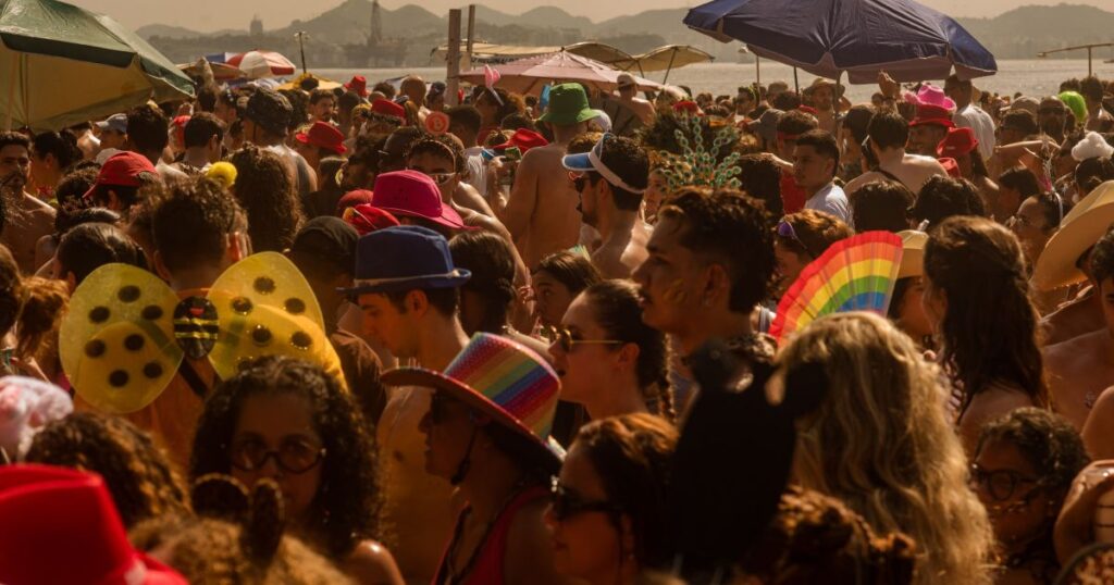 duas-pessoas-sao-baleadas-durante-briga-generalizada-em-bloco-de-salvador