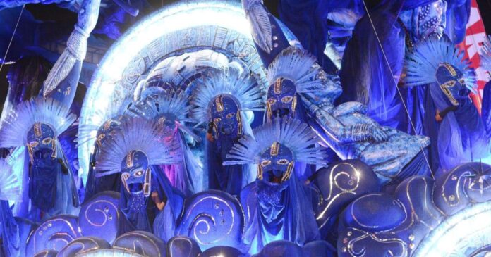 homem-“voa”-em-desfile-da-portela,-mas-escola-finaliza-passagem-as-pressas