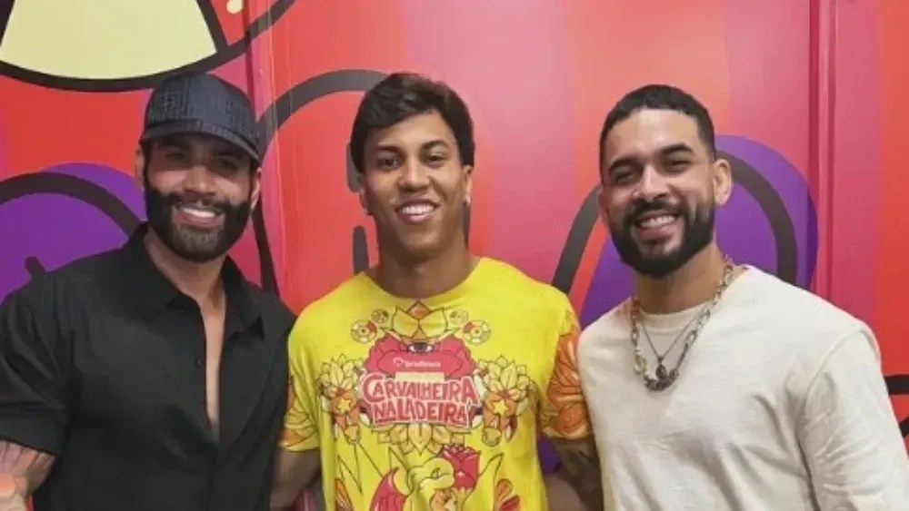 de-folga-no-cruzeiro,-kaio-jorge-curte-carnaval-com-gusttavo-lima