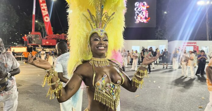 carol-macharethe-da-viradouro-destaca-peso-de-ser-referencia-para-jovens