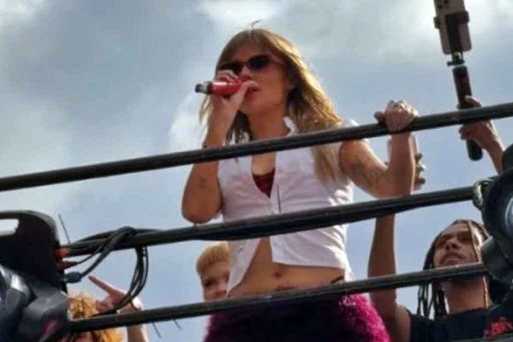 luisa-sonza-ameaca-foliao-que-tentou-agredir-mulher-no-carnaval-de-bh