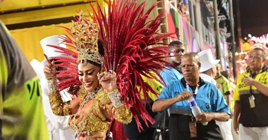 carnaval:-veja-looks-das-rainhas-de-bateria-no-2o-dia-de-desfiles-no-rio