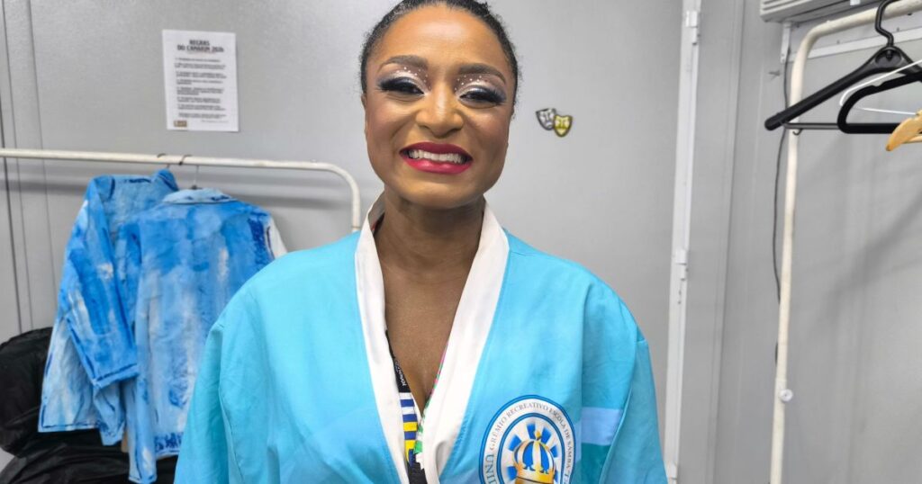 dandara-oliveira-celebra-30-anos-de-vila-isabel-e-amizade-com-sabrina-sato