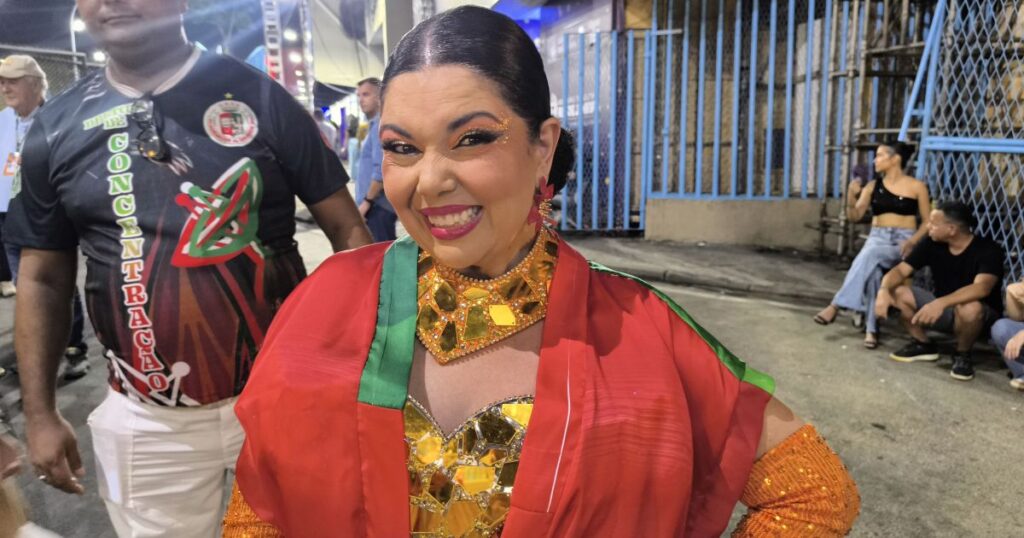 fabiana-karla-celebra-estreia-na-grande-rio-e-promete-desfile-“lindo”