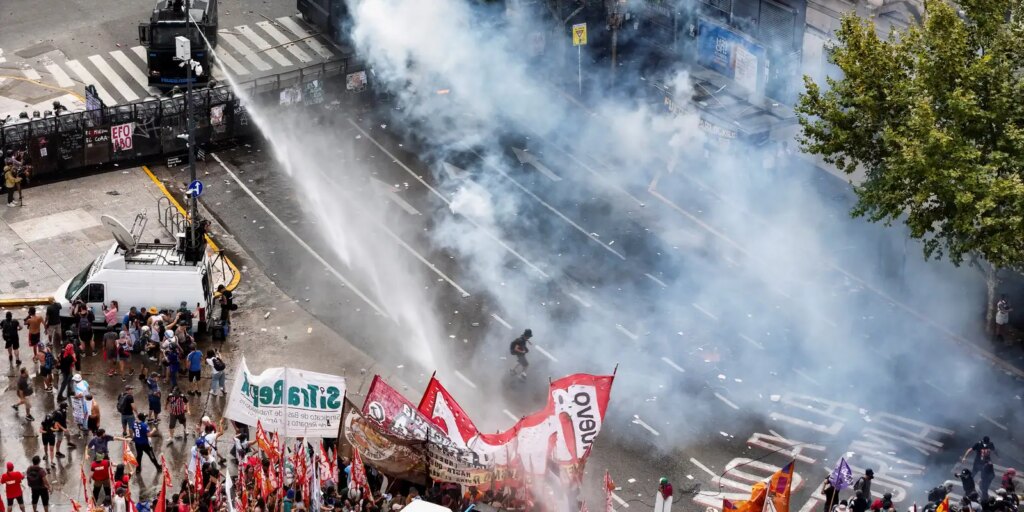 trabalhadores-portuarios-argentinos-iniciam-greve-de-48-horas