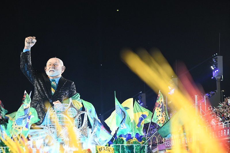 “sou-muito-grato”,-diz-lula-sobre-homenagem-que-recebeu-na-sapucai