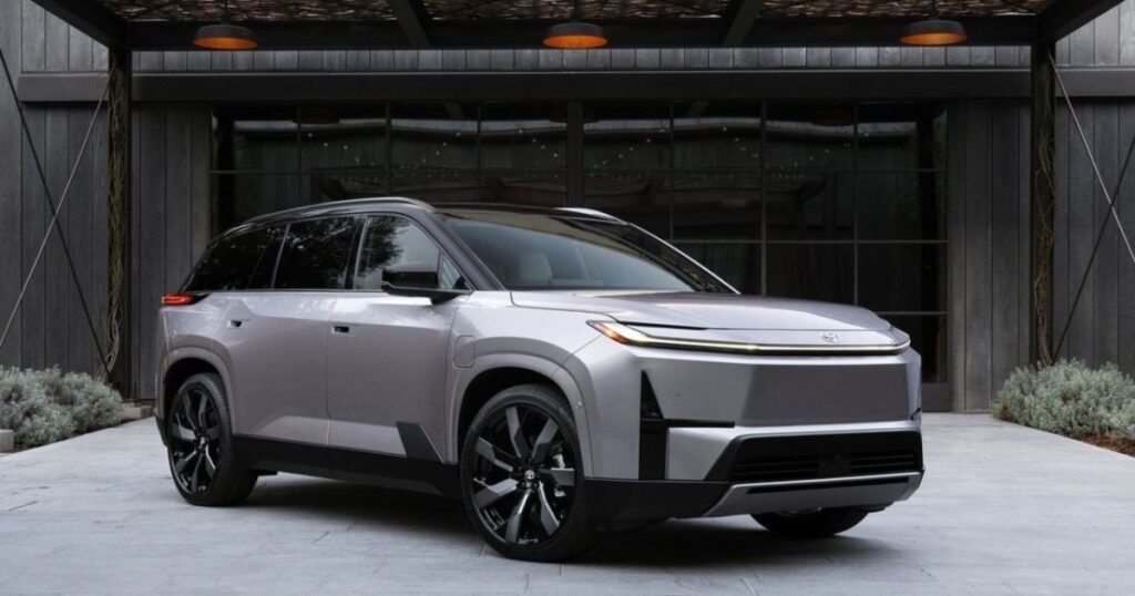 toyota-highlander:-suv-e-primeiro-eletrico-de-tres-fileiras-da-marca