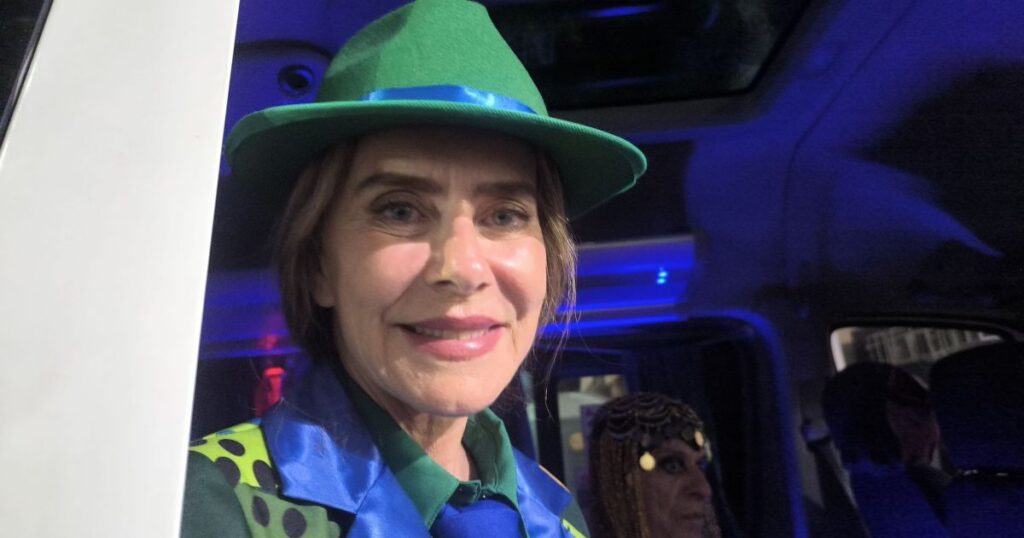 maite-proenca-prestigia-e-exalta-ney-matogrosso-no-desfile-das-campeas