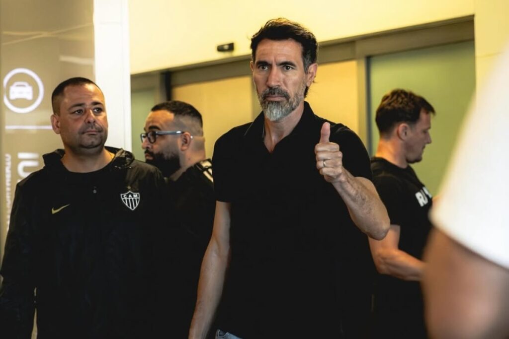 novo-tecnico-do-atletico-mg-desembarca-em-porto-alegre