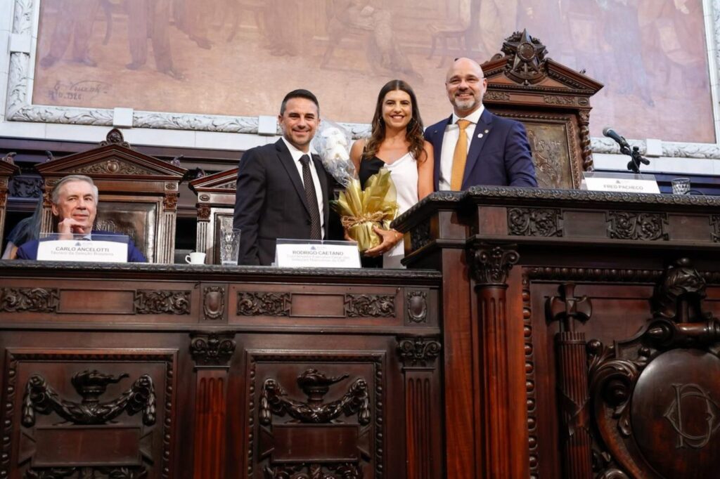 diretor-de-selecoes-da-cbf,-rodrigo-caetano-recebe-medalha-tiradentes