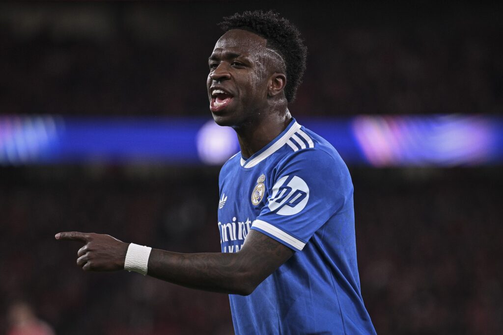 racismo-e-copa-do-mundo:-argentinos-provocam-vini-jr.-em-jogo-do-real