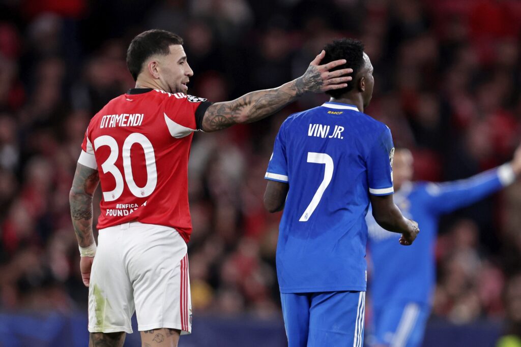 brasileiros-provocam-otamendi-apos-racismo-de-irmao-contra-vini-jr.