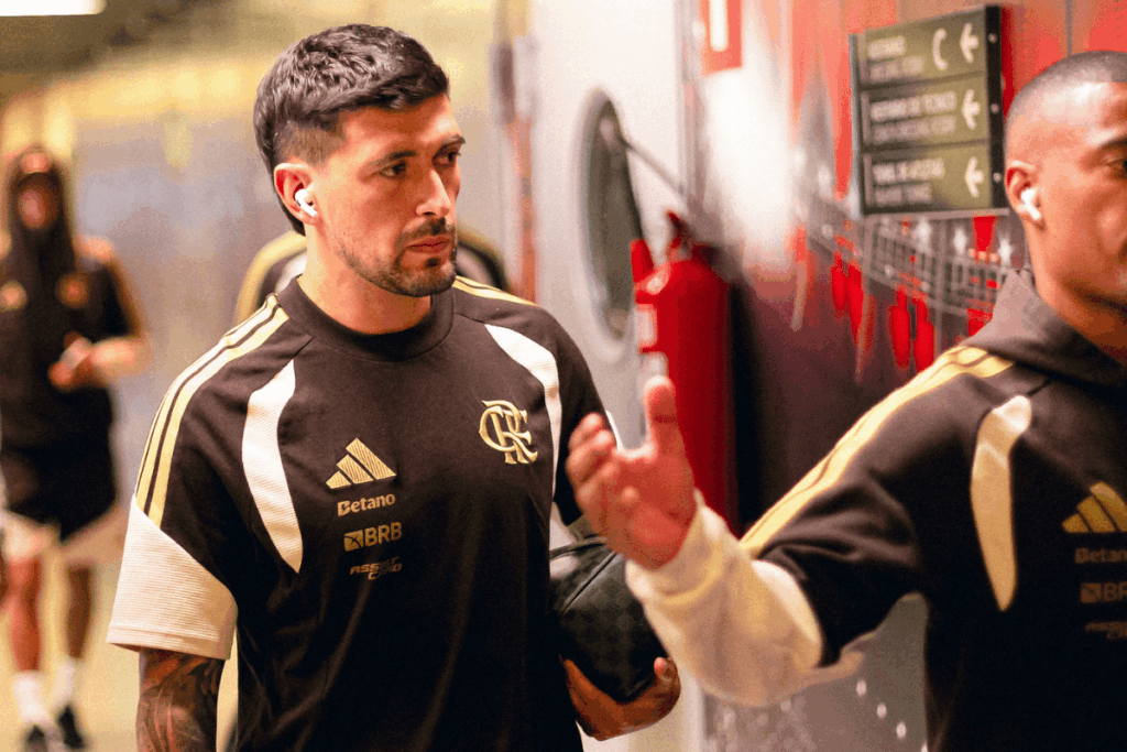 com-paqueta-no-banco,-flamengo-divulga-escalacao-para-duelo-da-recopa