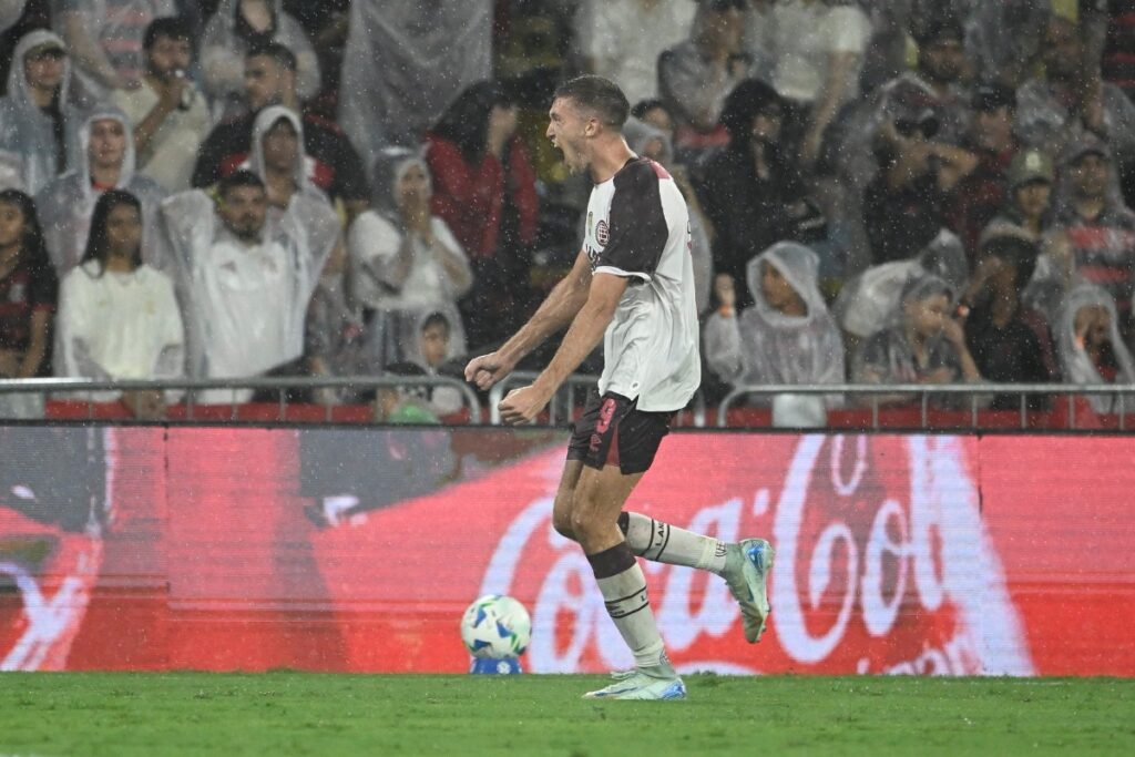 lanus-fatura-premio-milionario-com-a-conquista-da-recopa-sul-americana