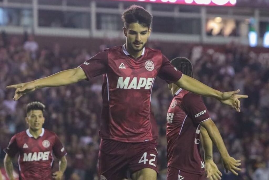 jogador-do-palmeiras-comemora-titulo-do-lanus-contra-o-flamengo