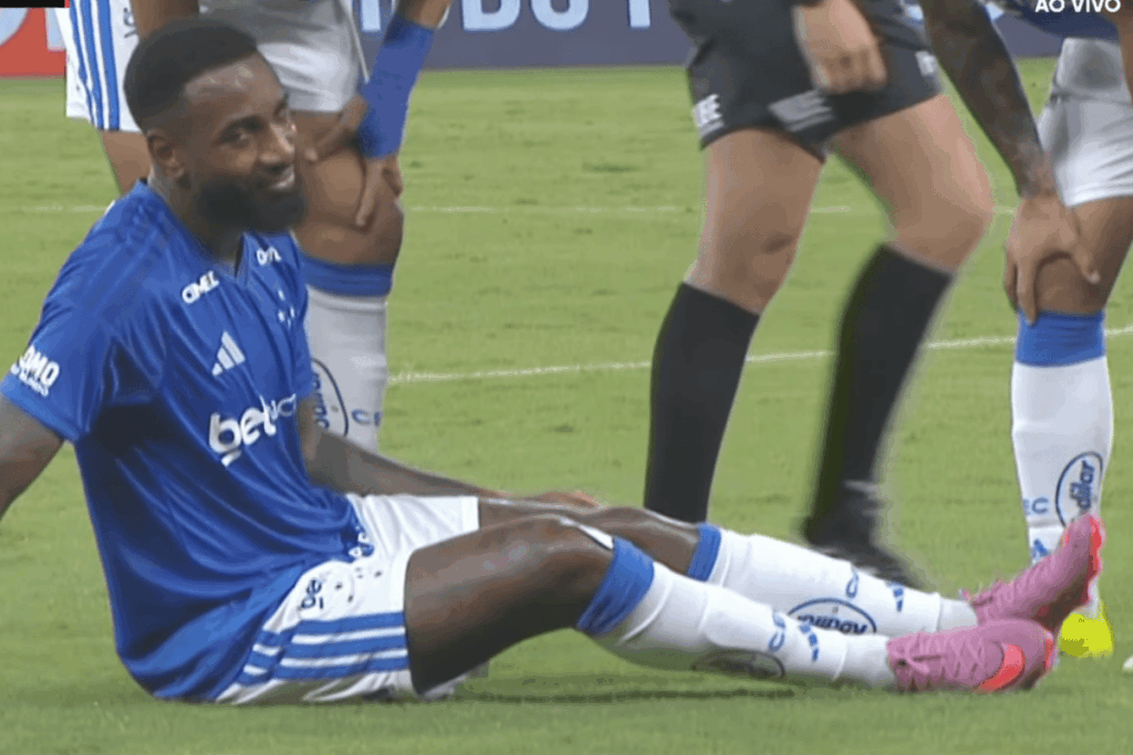 cruzeiro:-gerson-deixa-gramado-com-dores-durante-semifinal-do-mineiro