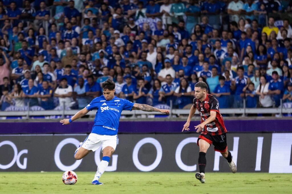 com-gol-no-fim,-cruzeiro-vence-pouso-alegre-e-esta-na-final-do-mineiro