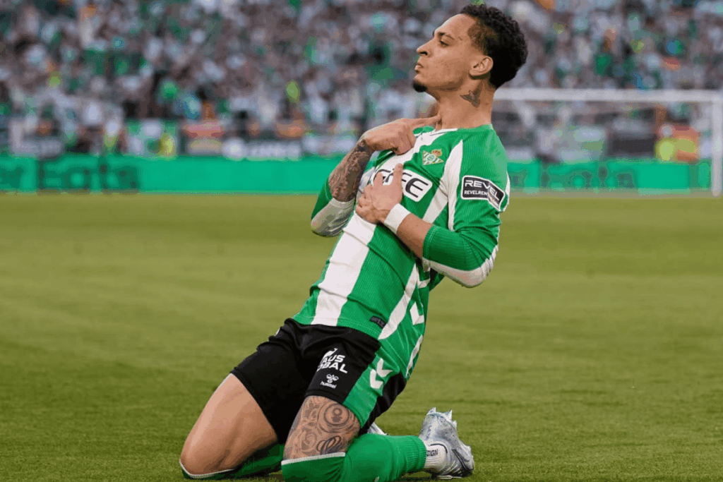 espanhol:-antony-marca-golaco-de-bicicleta-no-classico-betis-x-sevilla