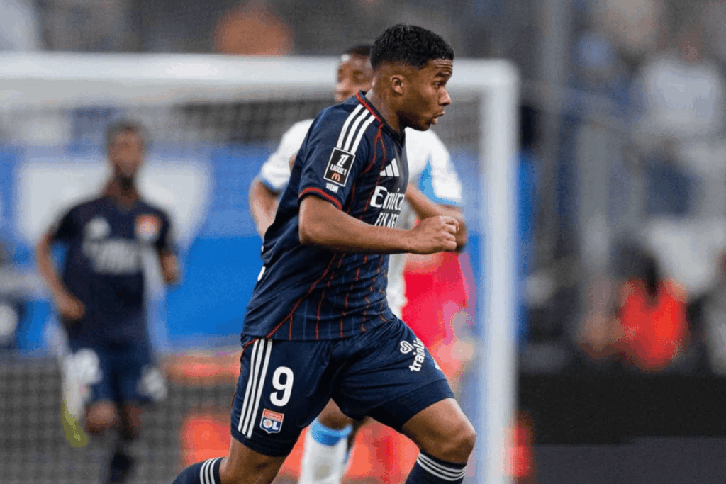 endrick-distribui-duas-assistencias,-mas-lyon-e-superado-pelo-marselha