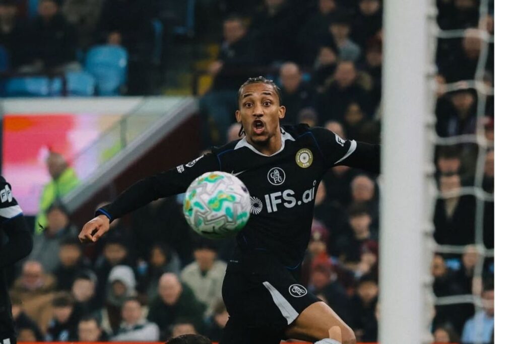 premier-league:-joao-pedro-faz-tres-e-chelsea-goleia-o-aston-villa