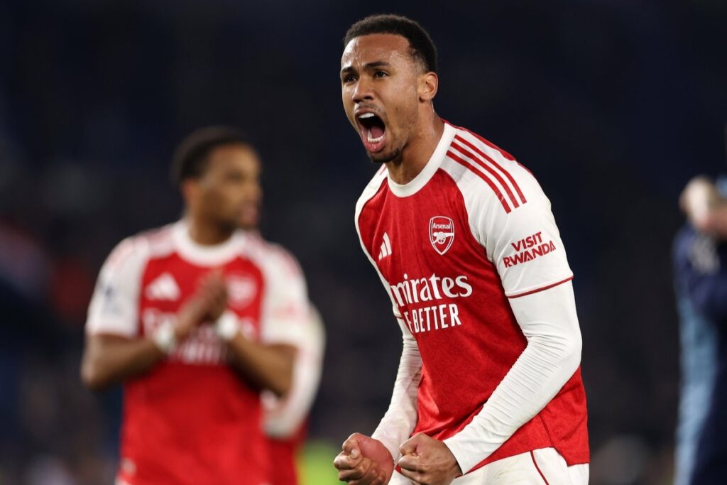 saka-marca-no-primeiro-tempo-e-arsenal-aumenta-vantagem-na-lideranca