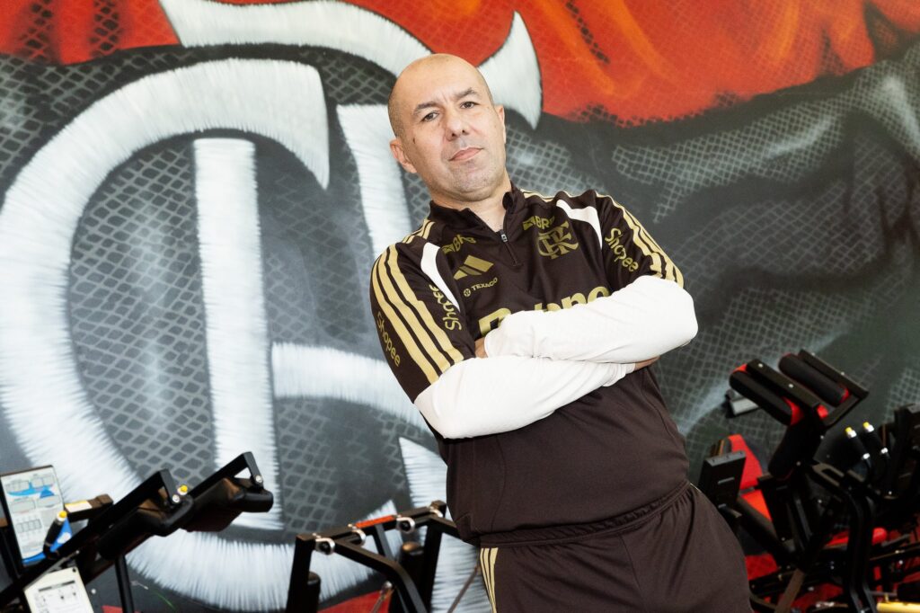 leonardo-jardim-exalta-flamengo-em-apresentacao:-“dimensao-mundial”
