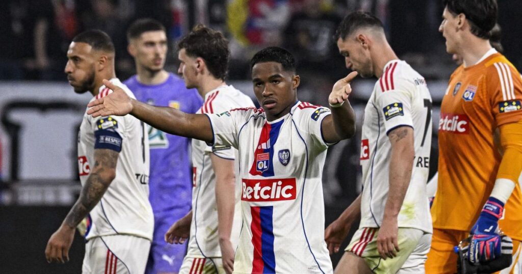 endrick-e-eleito-pior-em-campo-em-eliminacao-do-lyon:-“nota-2”