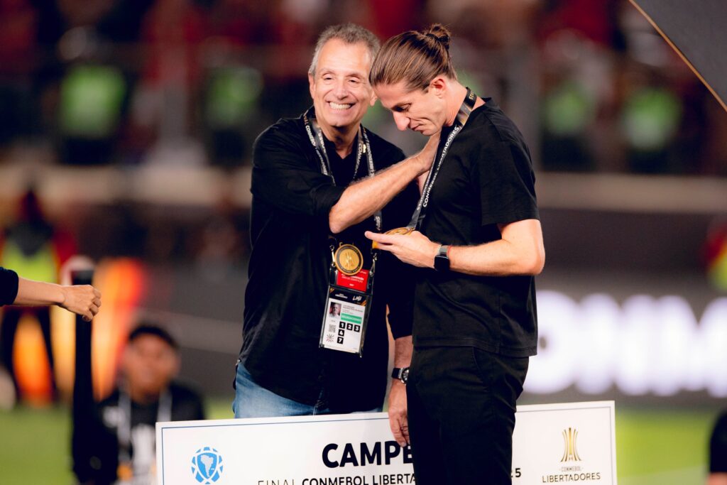 bap-justifica-demissao-de-filipe-luis-do-flamengo:-“corrigir-o-rumo”