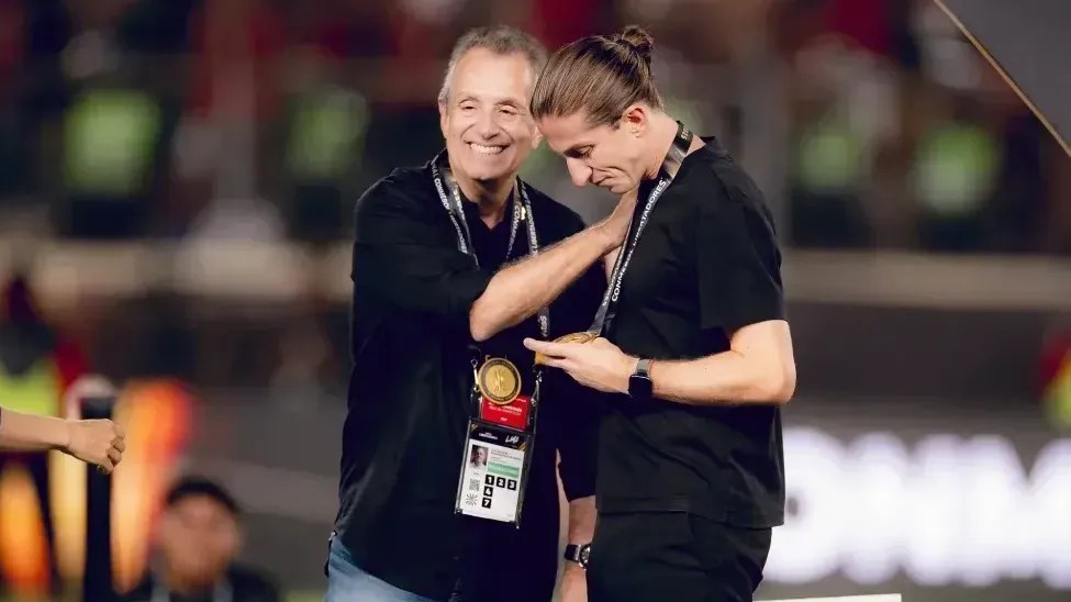 bap-diz-que-filipe-luis-“merece-medalha”-apos-titulo-do-flamengo