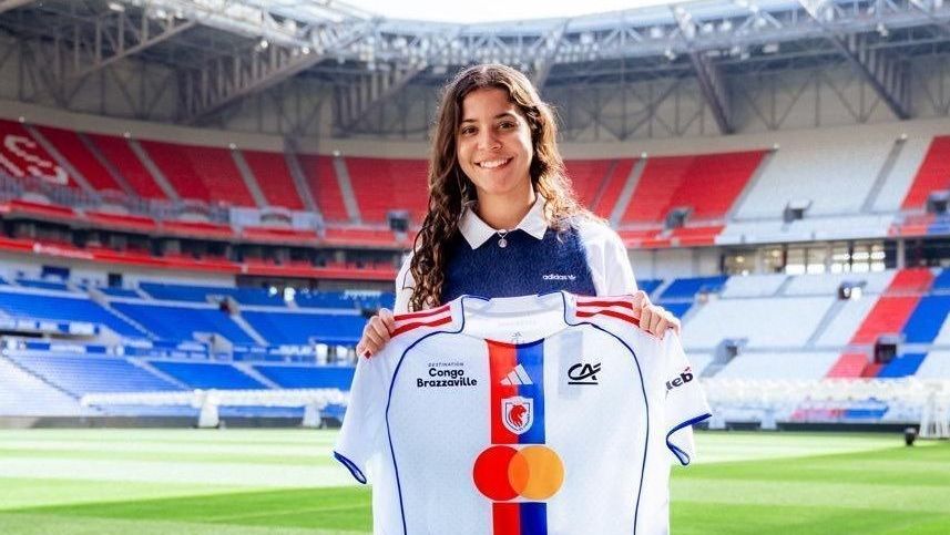 lyon-anuncia-promessa-brasileira-de-16-anos-que-ja-jogou-em-time-masculino