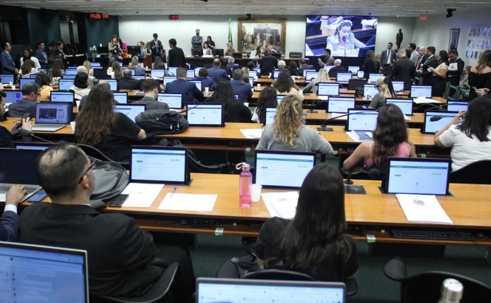 ministro-do-trabalho-participa-de-debate-sobre-fim-da-escala-6×1-na-camara