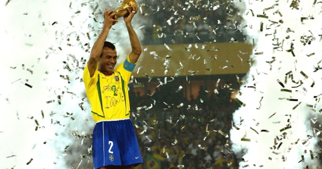 capitaes-campeoes-da-copa:-veja-quem-levantou-a-taca-em-cada-edicao