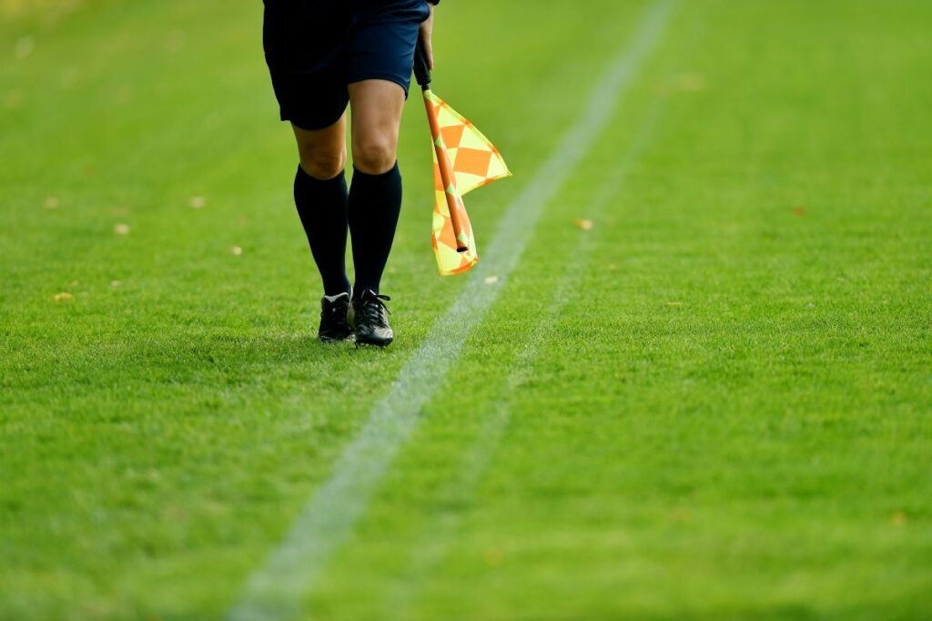 futebol-feminino:-sem-arbitragem,-flamengo-x-botafogo-sofre-atraso