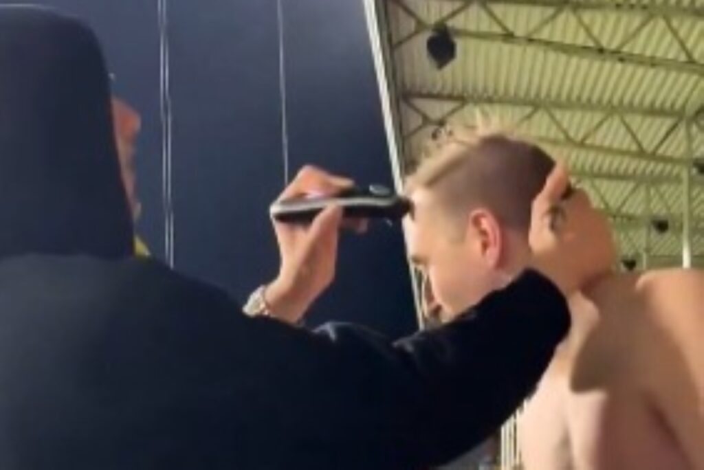 bodo/glimt-vence-5a-seguida-na-champions-e-fa-raspa-cabelo-no-estadio