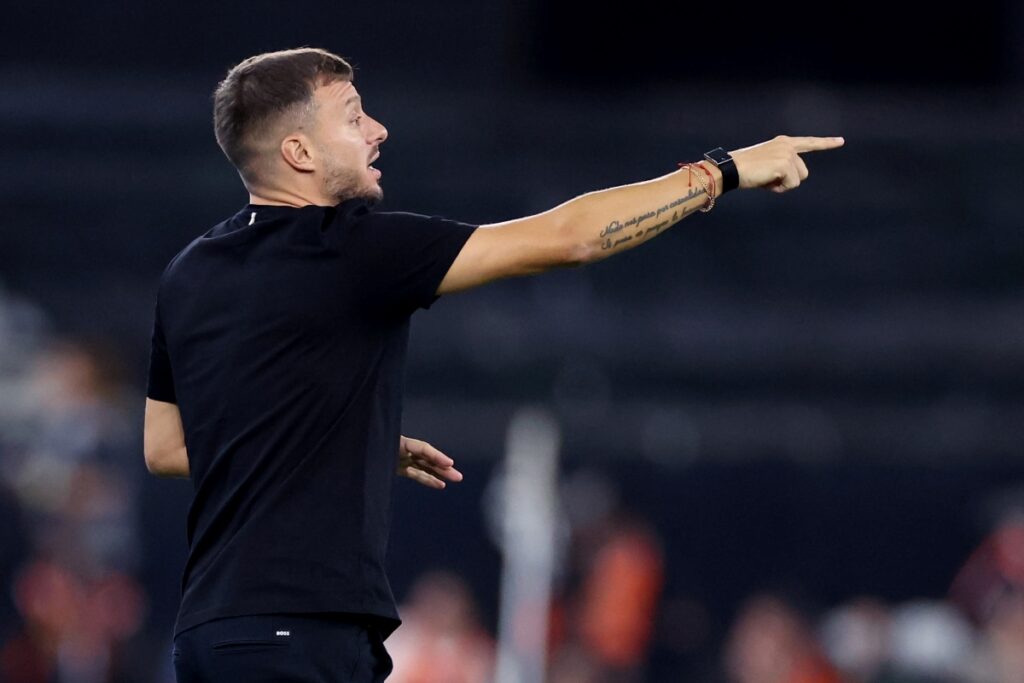 anselmi-pede-desculpas-aos-torcedores-e-desabafa-sobre-gritos-de-burro