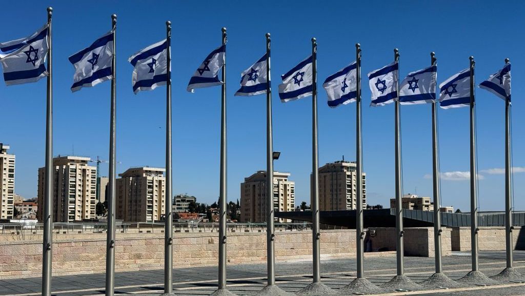 estilhacos-de-missil-do-ira-danificam-predio-de-enviados-dos-eua-em-israel