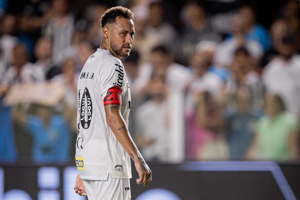 com-neymar-de-titular,-santos-divulga-escalacao-para-classico