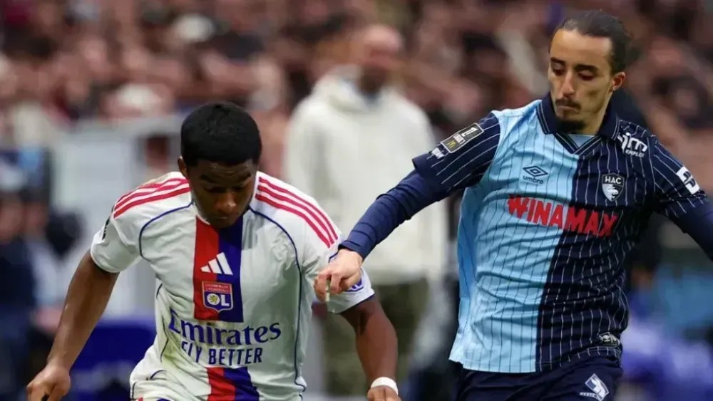 endrick-forca-expulsao-de-rival,-mas-passa-em-branco-em-empate-do-lyon