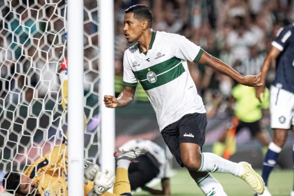pedro-rocha-marca-golaco-e-coritiba-vence-remo-no-brasileirao
