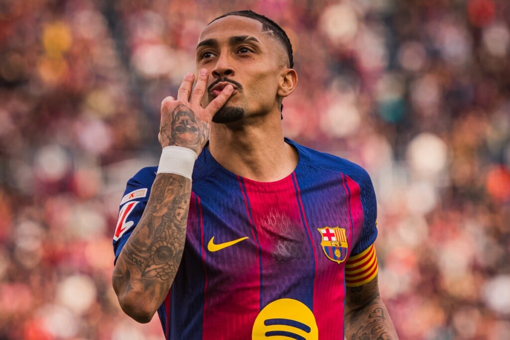 com-hat-trick-de-raphinha,-barcelona-vence-sevilla-no-espanhol