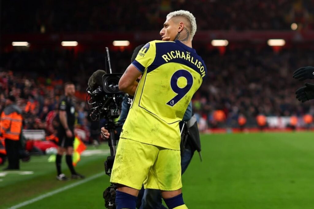 premier-league:-brasileiros-de-united-e-tottenham-brilham-neste-domingo