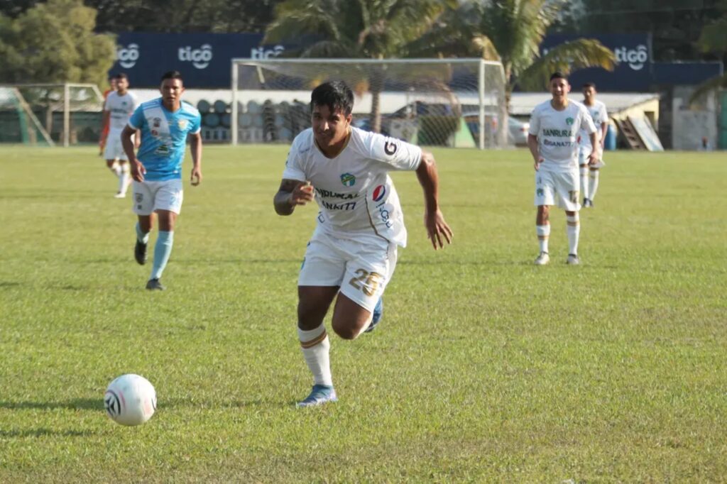 ex-jogador-morre-em-queda-de-aviao-que-pilotava-na-guatemala