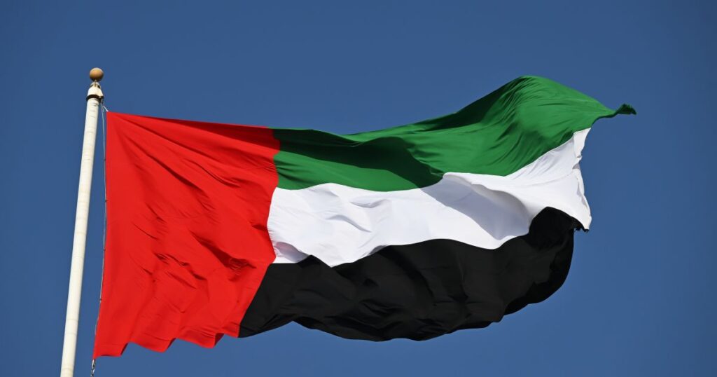 emirados-arabes-suspendem-operacoes-em-campo-de-gas-apos-ataque-com-drone